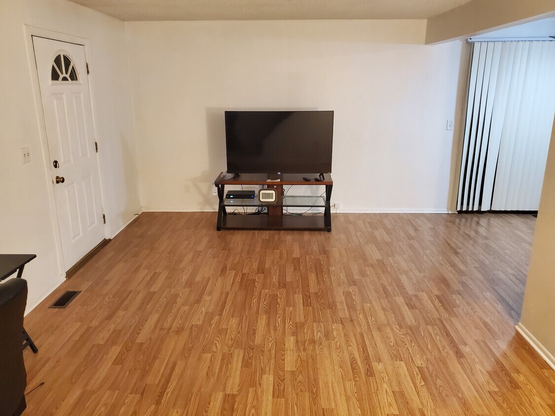 64 Beechwoode Ln Unit 64, Pontiac, MI 48340 Condo for Rent in Pontiac