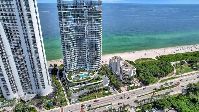 Foto del edificio - 15701 Collins Ave