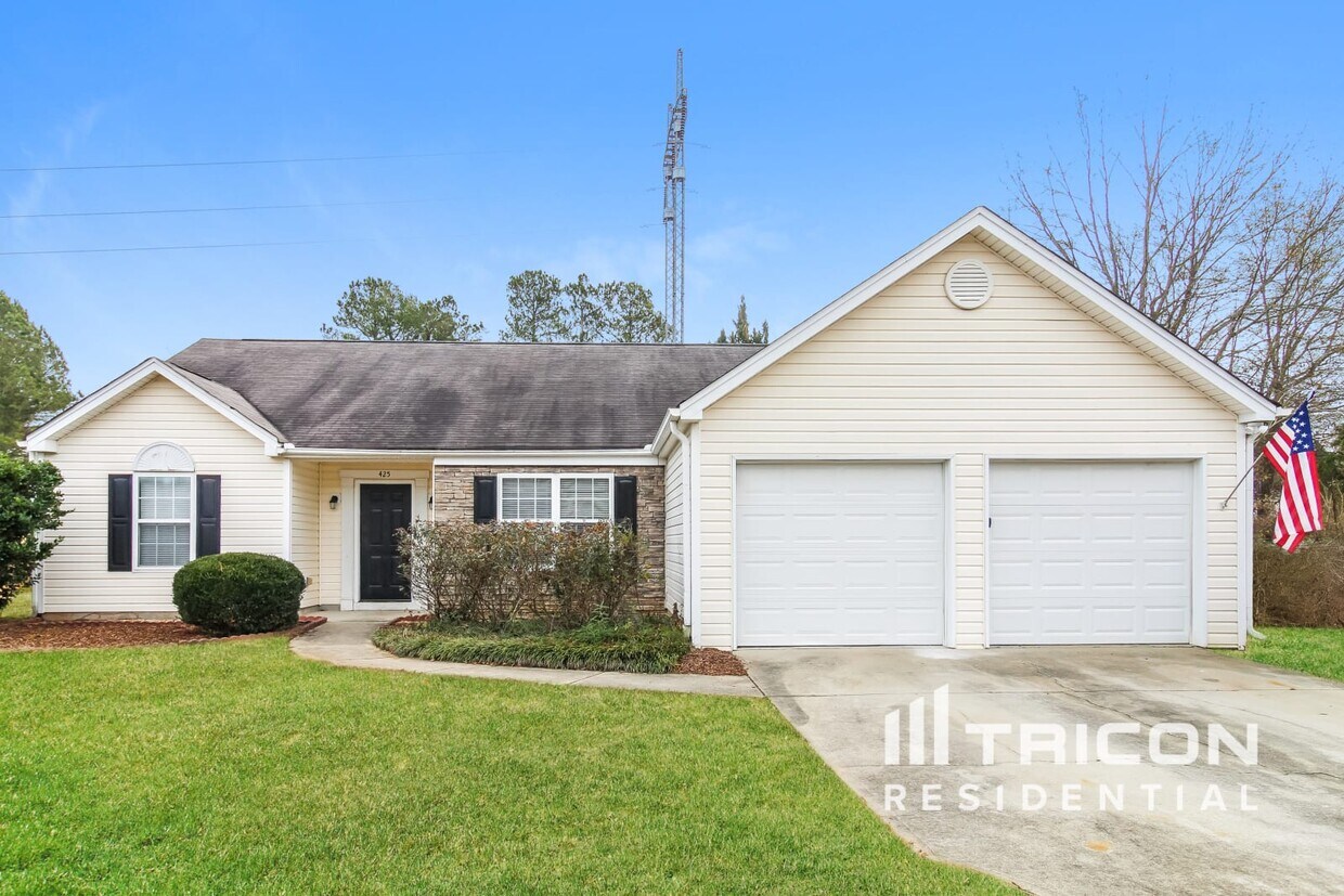 425 Crested View Drive Loganville GA House Rental in Loganville, GA