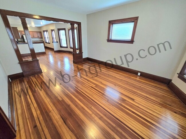 Foto del edificio - 2325 Roosevelt Rd