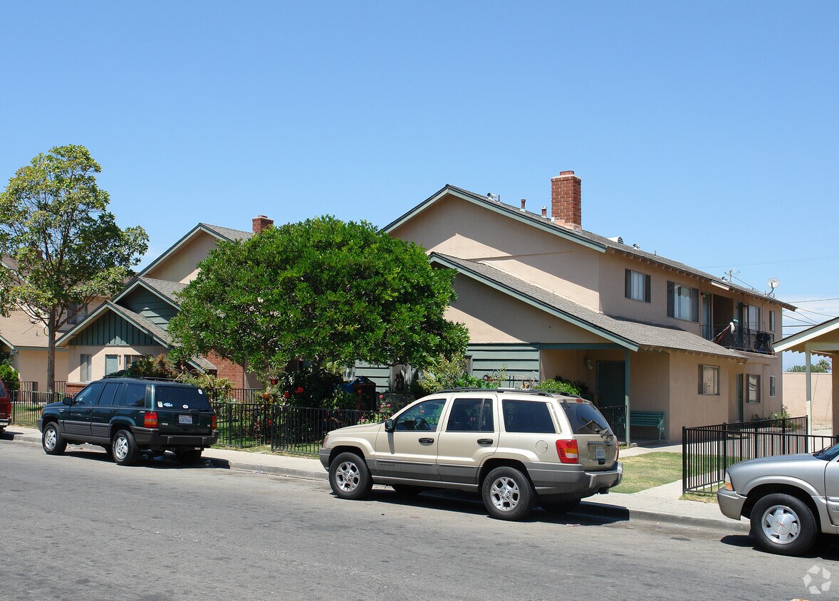 Primary Photo - 231-301 Cuesta Del Mar Dr