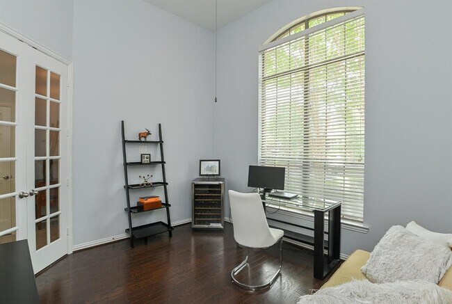 Foto del edificio - 5431 Jackson Park Ln