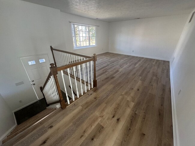 Photo - Spacious 3 Level Townhome with New Floorin...