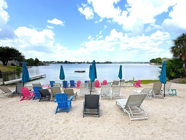 Foto del edificio - 604 Highcrest Dr