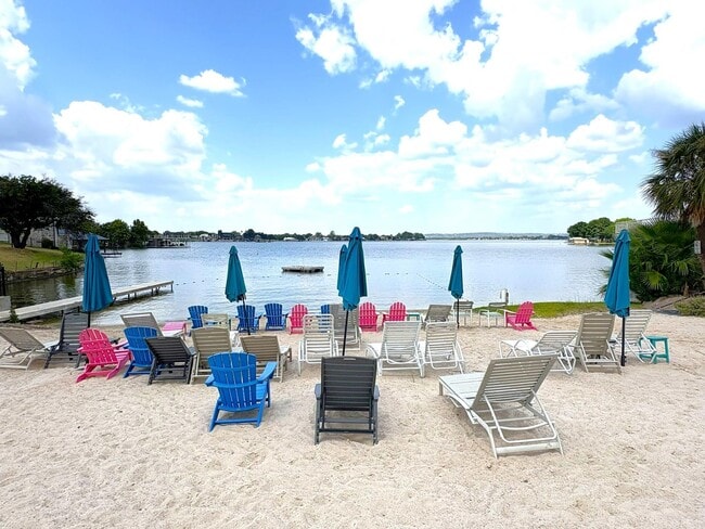 Building Photo - 604 Highcrest Dr