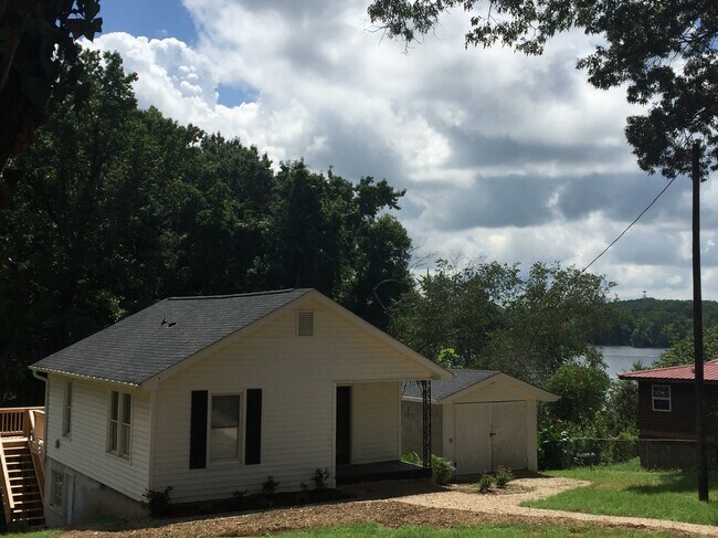 Building Photo - 401 Horseshoe Dr