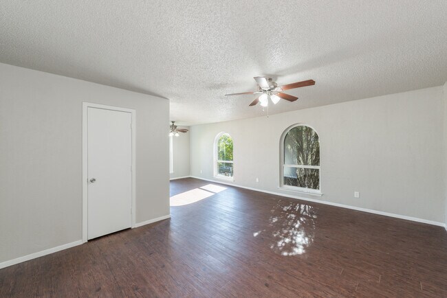 Foto del edificio - 6004 Westridge Ln