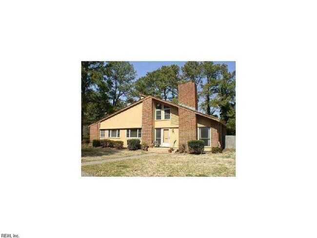 Foto del edificio - 5 BED / 3 BATH SINGLE FAMILY