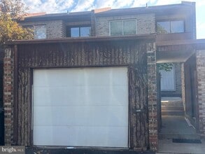 Building Photo - 2045 N Glebe Rd
