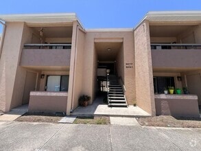 Building Photo - 5023 Vineland Rd