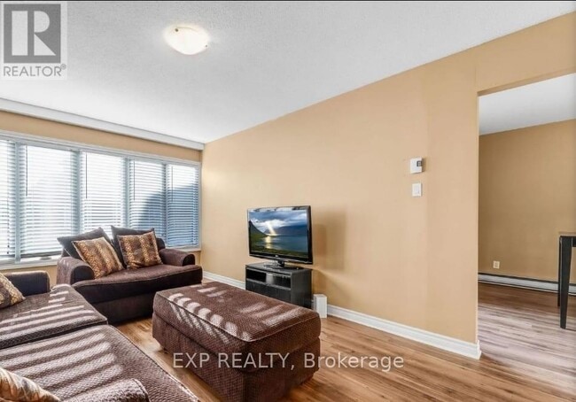 Building Photo - 2101 Eric Crescent