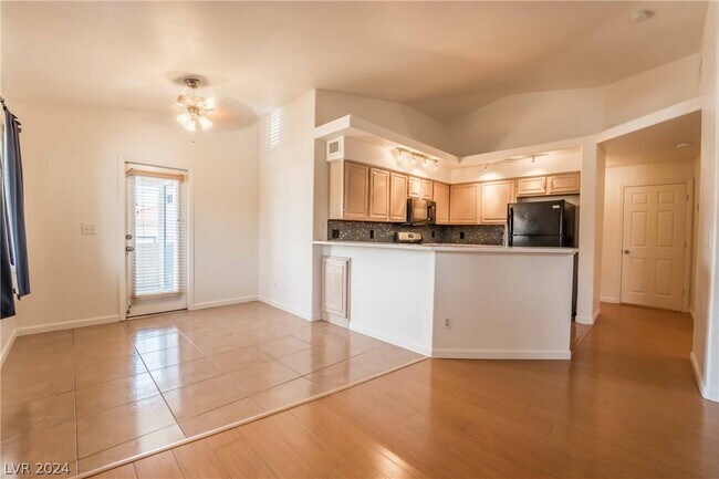 Foto del edificio - 368 Manti Pl