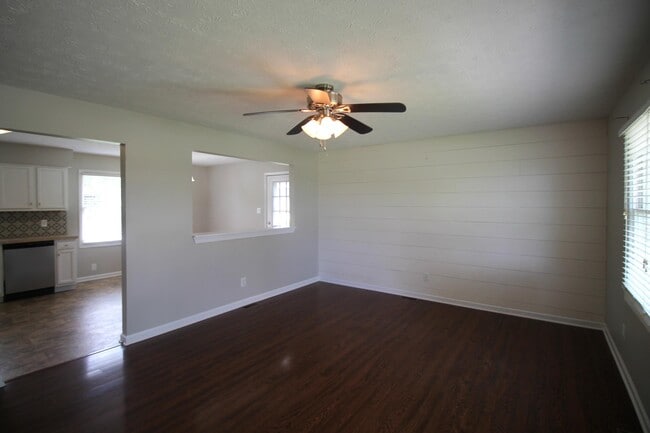 Building Photo - 104 Oakmont Dr