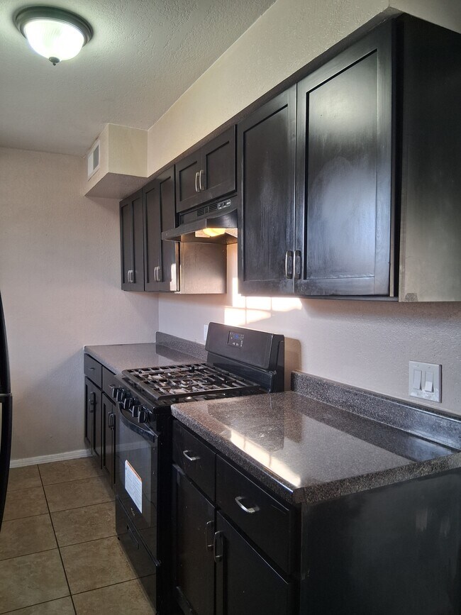 Foto del edificio - 6917 Alto Rey Ave Apt B
