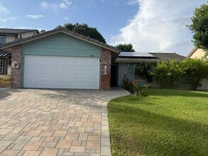 Building Photo - 3809 Stanford Dr