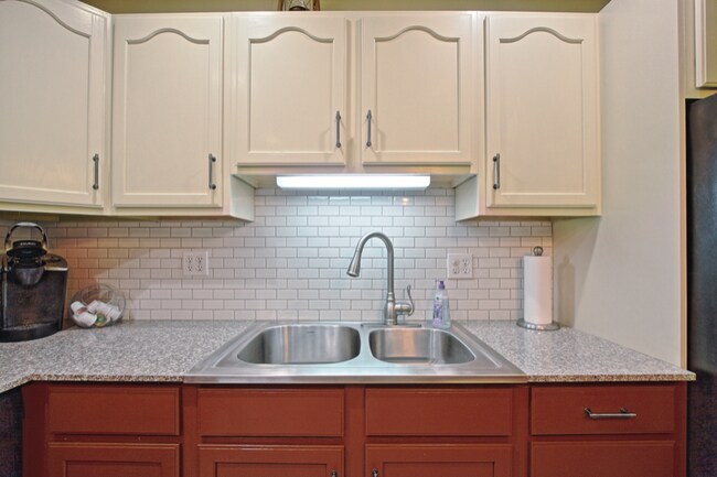 Foto del edificio - 121 S Railroad St