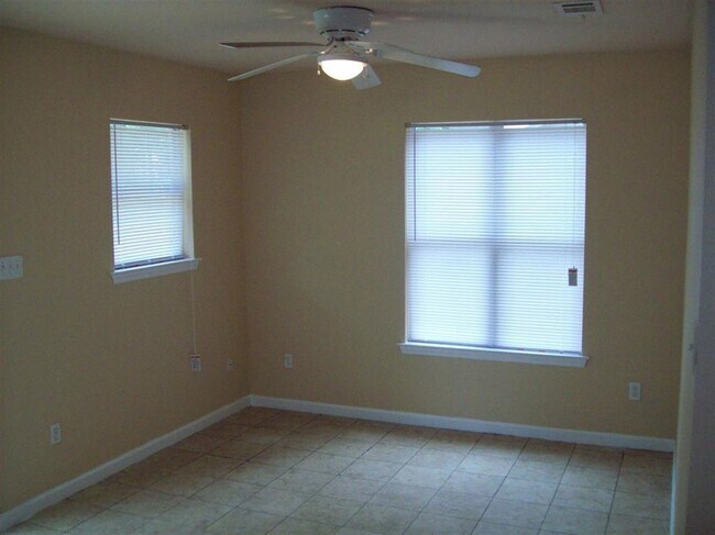 Building Photo - 2728 Cypress Lake St