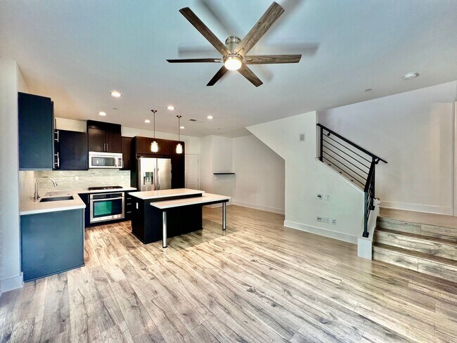Foto del edificio - Beautiful 3B/2.5BA townhome in Mission Val...