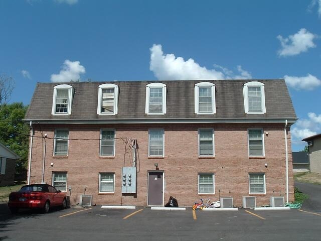 Building Photo - 905 Crosshill Dr