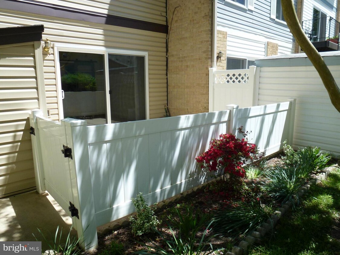 Primary Photo - 15050 Haslemere Ct