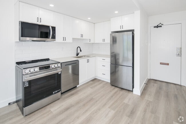 1BR, 1BA - 500SF - Kitchen - Pacific Cove Apartments