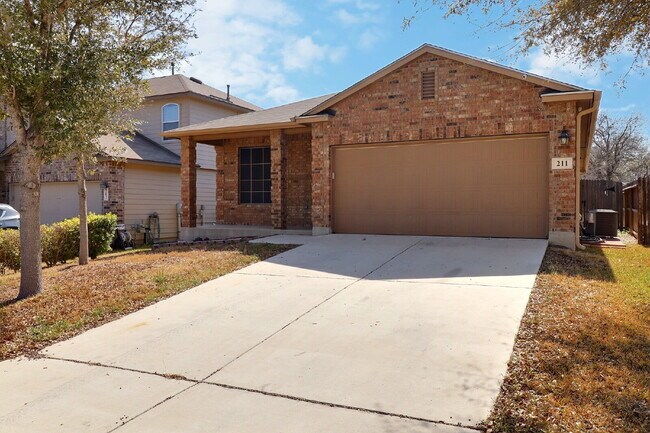 Foto del edificio - Redbird Ranch Retreat: 3-Bedroom Home with Private Office & Modern Upgrades!