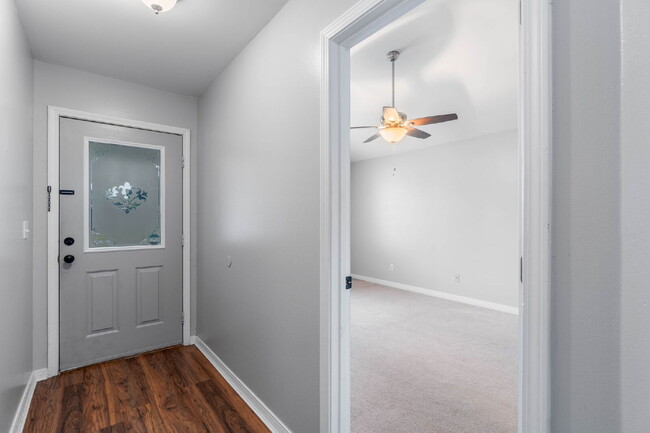 Foto del edificio - 1911 Summer Hills Ln