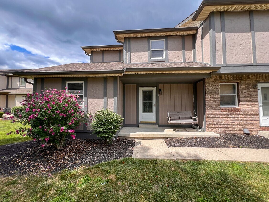 Primary Photo - 325 Wrexham Ln