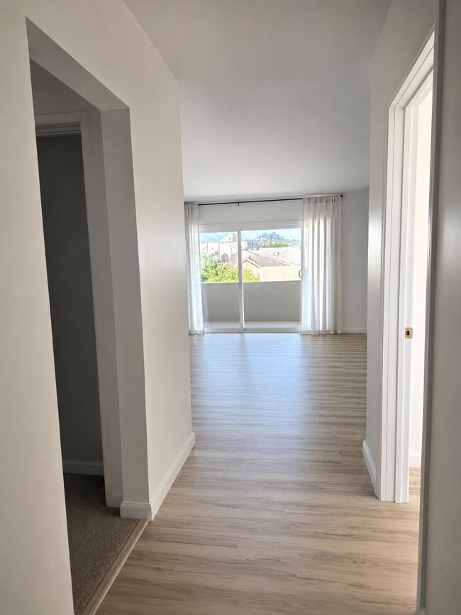 Foto del edificio - 1178 N Kenmore Ave