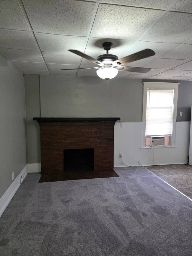 Building Photo - 114 N Park St
