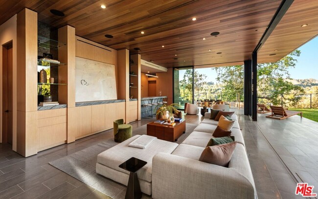 Foto del edificio - 9705 Oak Pass Rd