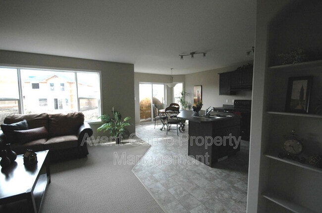 Building Photo - 367 Ascott Crescent