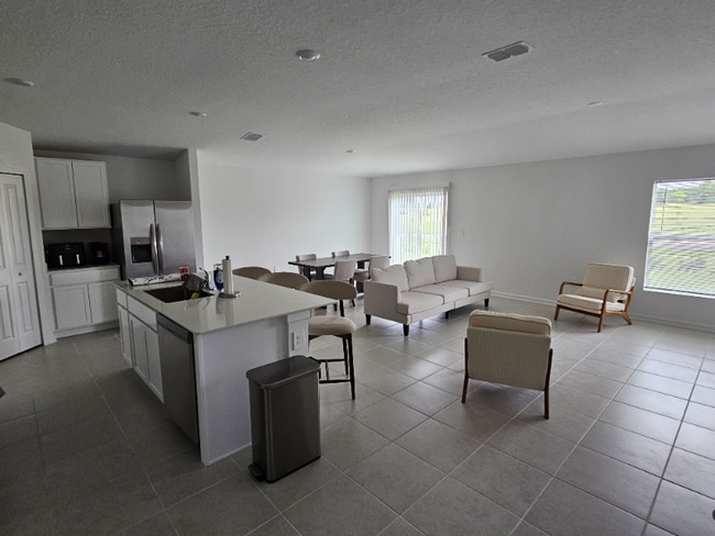 Building Photo - 2414 McKinley Dr