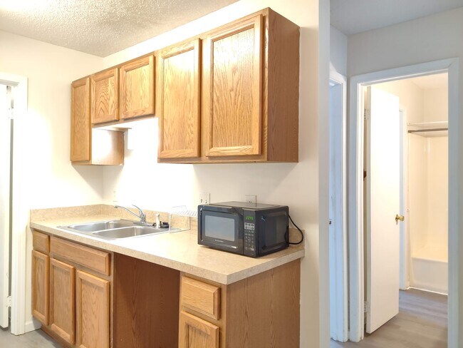 Foto del edificio - 801 Burcale Rd