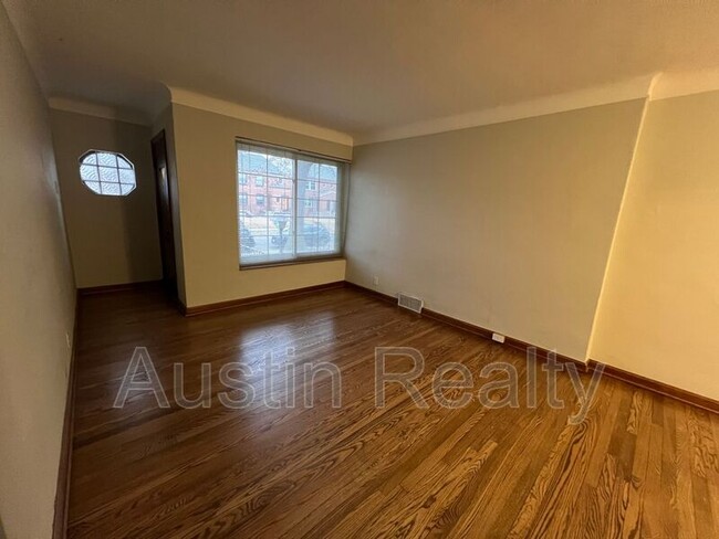 Building Photo - 6360 Sutherland Ave