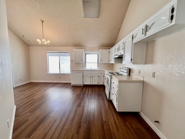 Building Photo - $2,050 Princeton & Brawley, 3 Bed - N Dewe...