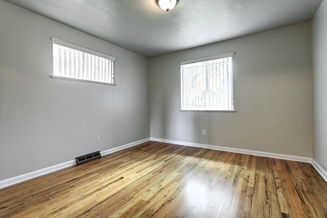 Building Photo - Lakewood! Walk to Belmar Town Center 3 bed...