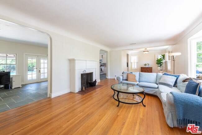 Foto del edificio - 5454 Agnes Ave