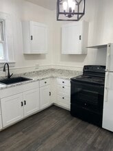 Building Photo - 323 N Main St Building Photo - 323 N Main St