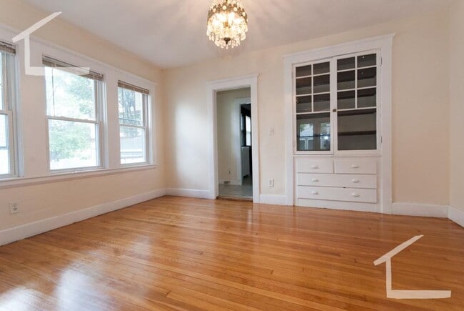 Foto del edificio - 8 Upcrest Rd