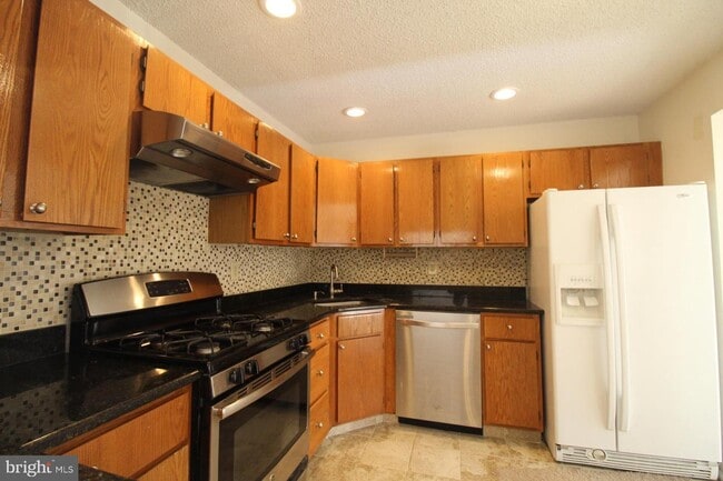 Building Photo - 45 Mendrey Ct