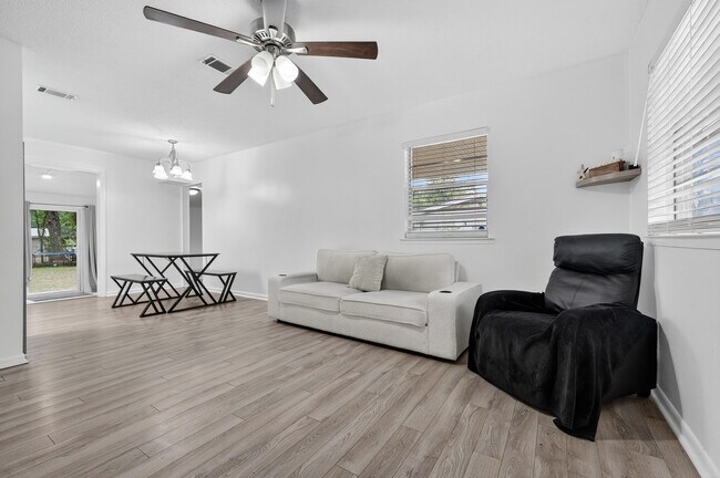 Foto del edificio - 313 Brackin St