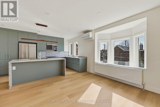 Building Photo - 250 Hallam St