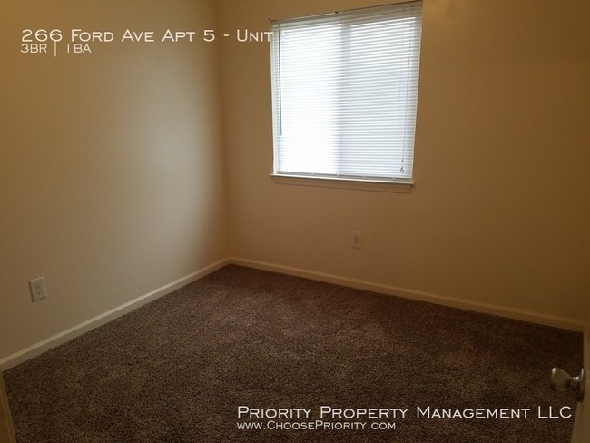 Building Photo - 3BR 1BA Apartment Style Unit, Standardsville