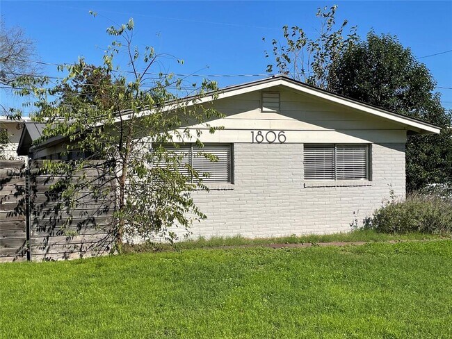 Foto del edificio - 1806 Blue Crest Dr