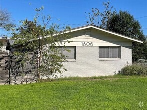 Building Photo - 1806 Blue Crest Dr