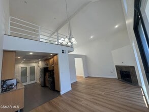 Building Photo - 13331 Moorpark St