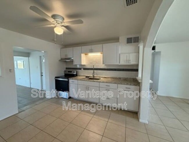 Building Photo - 2812 W Montecito Ave