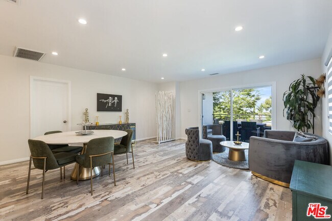 Foto del edificio - 10315 Fairgrove Ave