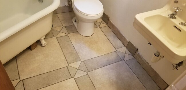 Custom Tile - 13129 Hazel Ave